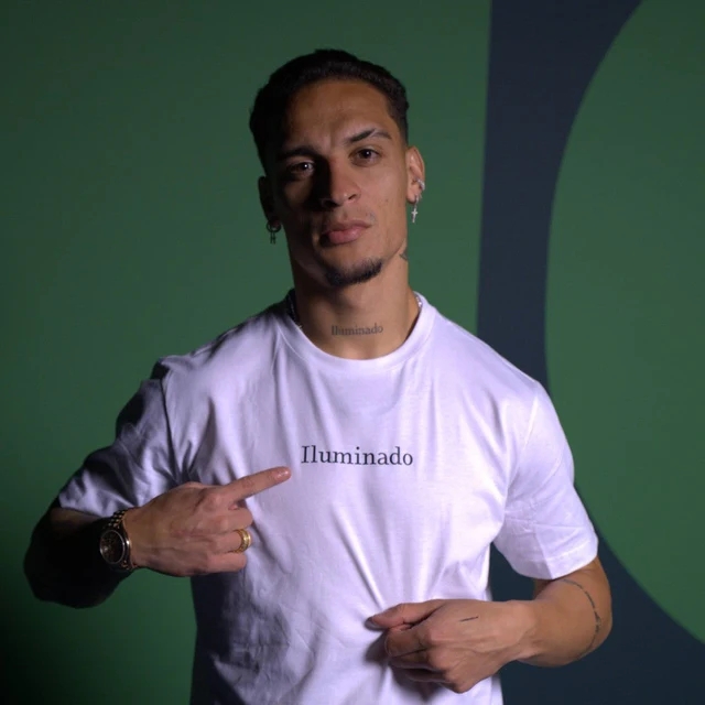 开云体育官方网站-排面这一块！贝蒂斯推出安东尼联名服装，每卖一件球员都有分成